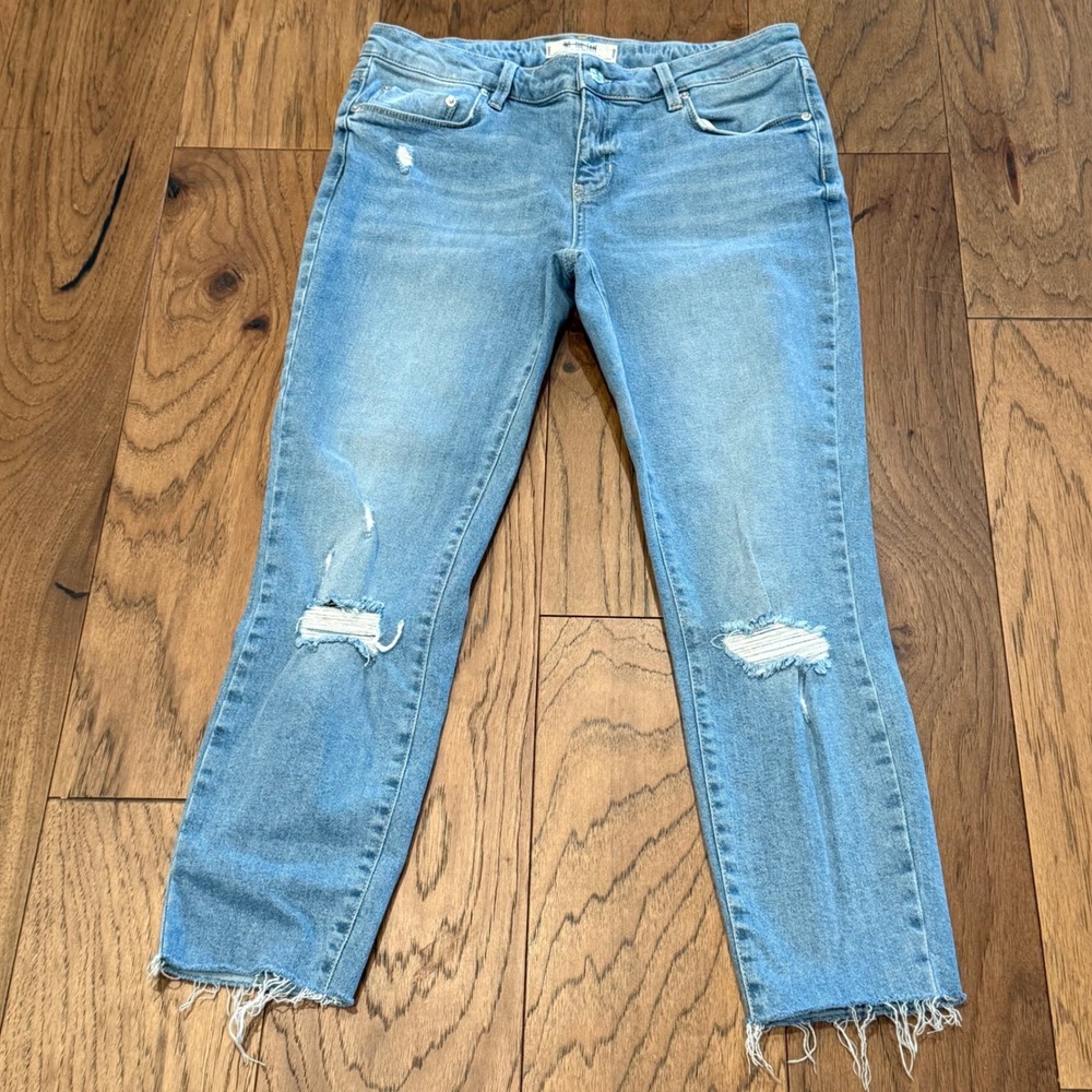 We The Free Free People Light Wash Distressed Raw Hem Skinny Jeans Size 28